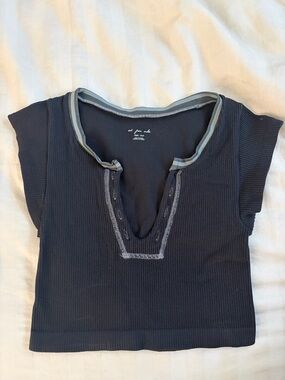 Urban Outfitters - Black Baby Tee